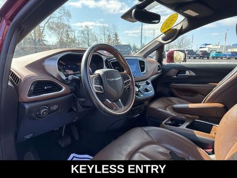 Used 2020 Chrysler Pacifica Limited w/ Advanced Safetytec Group FWD image 10