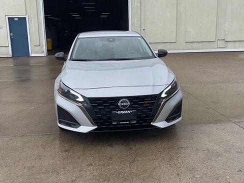 Used 2024 Nissan Altima 2.5 SR image 3