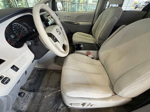 Used 2014 Toyota Sienna LE FWD image 20