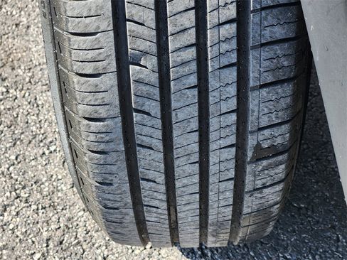 Used 2023 Jeep Cherokee Altitude Lux image 13