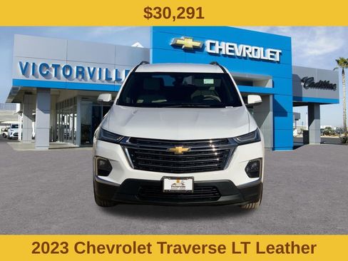Certified 2023 Chevrolet Traverse LT FWD image 2