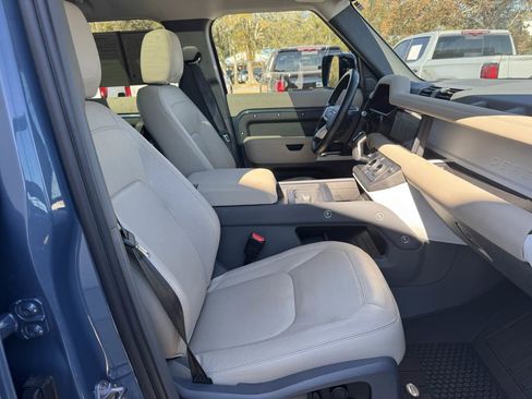Used 2023 Land Rover Defender 110 SE image 12