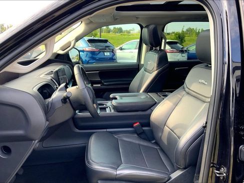 Used 2025 Ford Expedition Max Platinum w/ Driver's Package AWD/4WD image 9