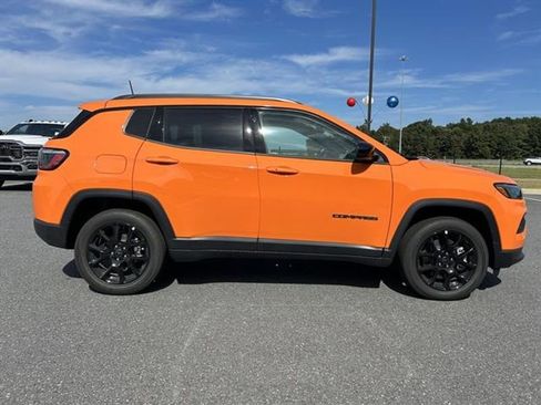 New 2026 Jeep Compass Latitude image 2
