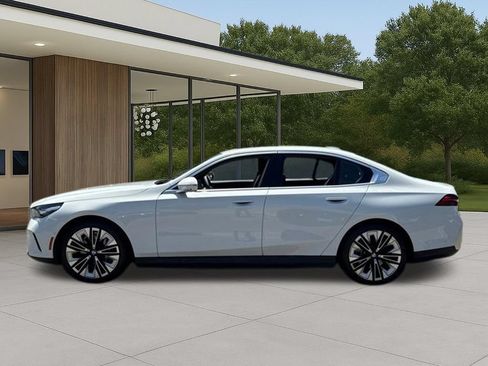 Used 2026 BMW i5 eDrive40 w/ Premium Package RWD image 13