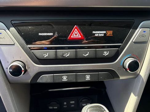 Used 2017 Hyundai Elantra SE FWD image 20