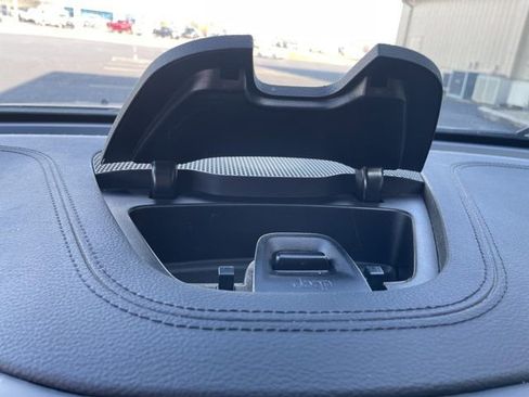 Used 2022 Jeep Cherokee Limited image 41