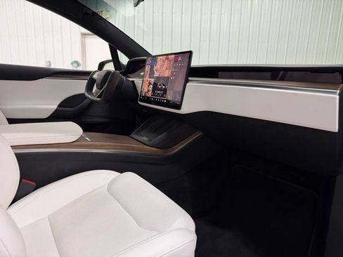 Used 2024 Tesla Model X AWD/4WD image 14