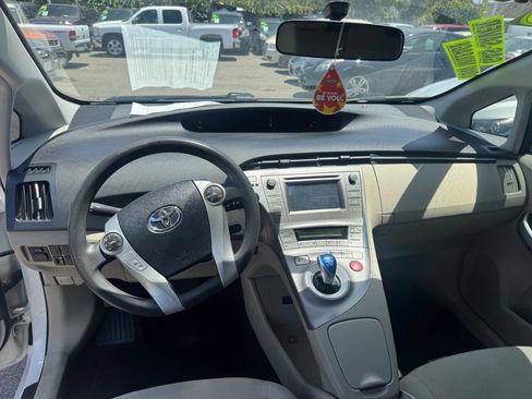 Used 2015 Toyota Prius Two FWD image 9
