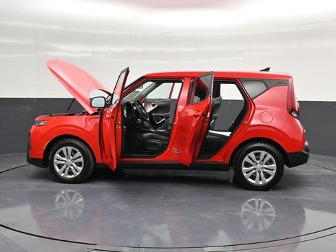 Used 2021 Kia Soul LX image 16
