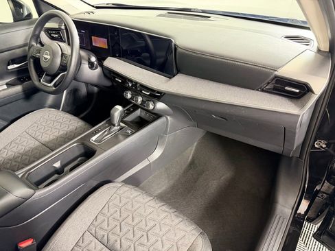 Used 2025 Nissan Kicks SV w/ SV Premium Package image 32