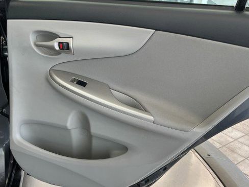 Used 2011 Toyota Corolla LE image 32