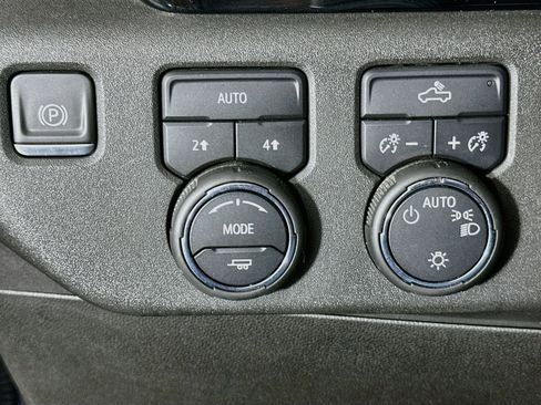 Used 2023 Chevrolet Silverado 1500 LT AWD/4WD image 16