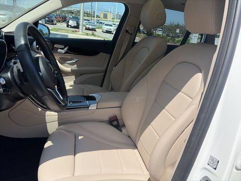 Used 2022 Mercedes-Benz GLC 300 image 2