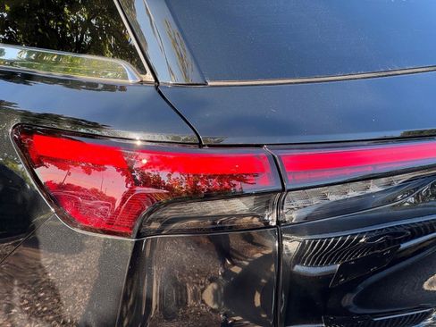 Used 2023 INFINITI QX60 Sensory AWD/4WD image 9