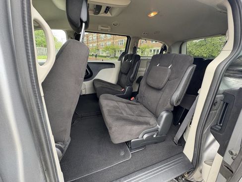 Used 2016 Dodge Grand Caravan SXT w/ Rear Park Assist Package image 76