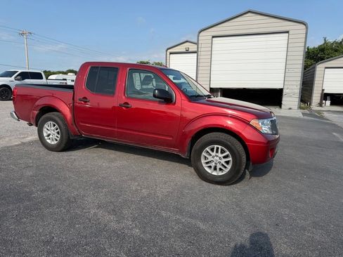 Used 2014 Nissan Frontier SV RWD image 2