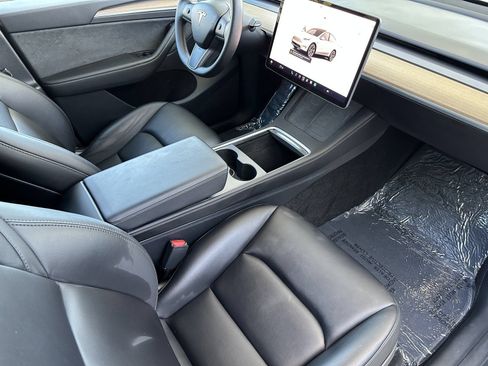 Used 2025 Tesla Model Y Long Range AWD/4WD image 14