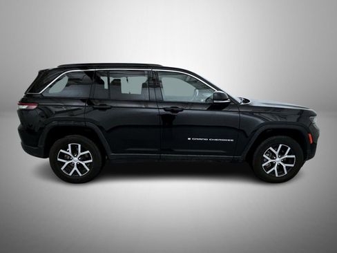 Certified 2024 Jeep Grand Cherokee Limited image 4