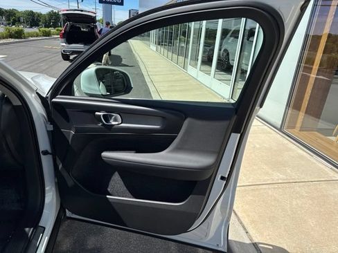 Certified 2025 Volvo XC40 B5 Core AWD/4WD image 14