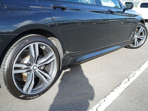 Used 2018 BMW 750i RWD image 7
