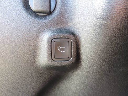 Used 2023 Jeep Compass Latitude w/ Convenience Group AWD/4WD image 18