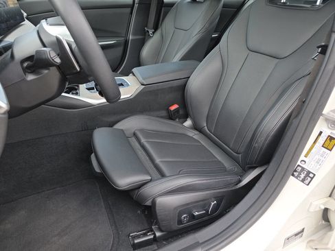 Used 2025 BMW 330i xDrive Sedan AWD/4WD image 16