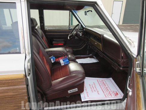 Used 1989 Jeep Grand Wagoneer AWD/4WD image 16