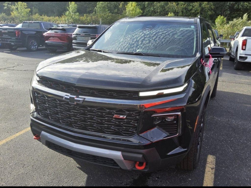 Used 2026 Chevrolet Traverse Z71 w/ Driver Confidence Package AWD/4WD image 2