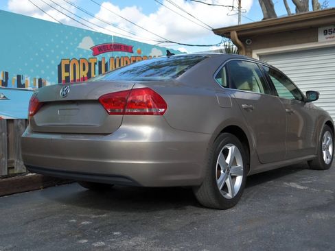 Used 2015 Volkswagen Passat TDI SE FWD image 31