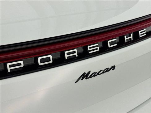 Certified 2026 Porsche Macan AWD/4WD image 25