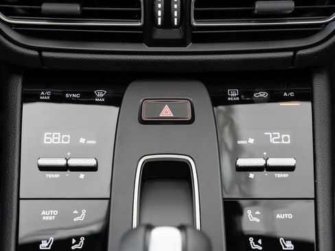 Certified 2025 Porsche Macan image 18