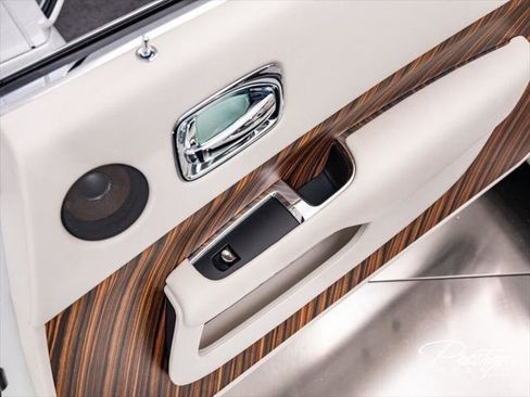 Used 2016 Rolls-Royce Dawn RWD image 39