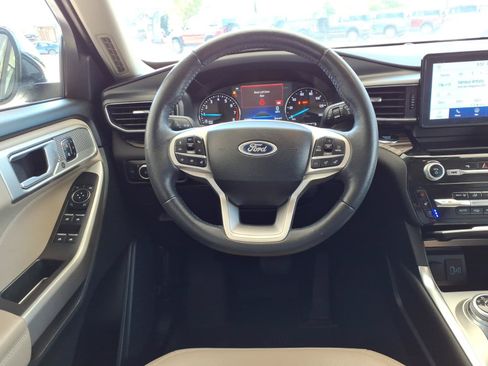 Used 2023 Ford Explorer Limited w/ Equipment Group 301A AWD/4WD image 18