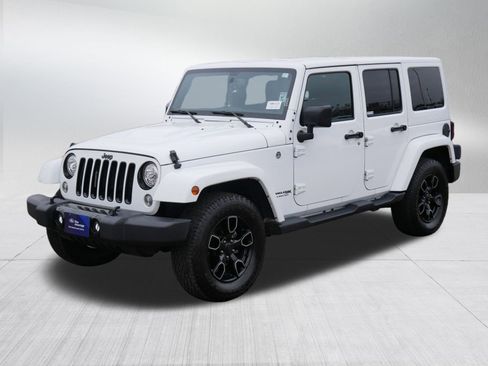 Used 2018 Jeep Wrangler Unlimited Sahara image 3