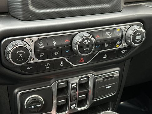 Used 2021 Jeep Gladiator Willys image 18