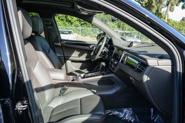 Used 2022 Porsche Macan S AWD/4WD image 17