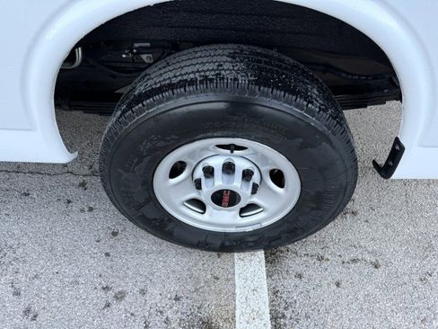 Used 2023 GMC Savana 3500 LS image 13