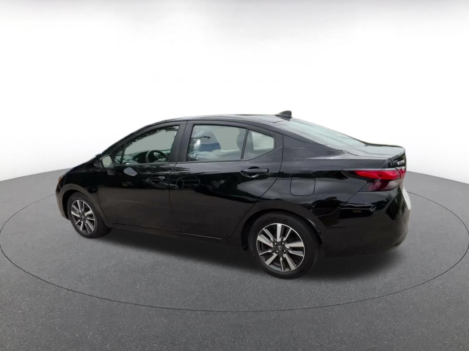 Used 2025 Nissan Versa SV FWD image 9