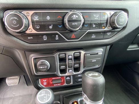 Used 2024 Jeep Wrangler Unlimited Sport AWD/4WD image 28