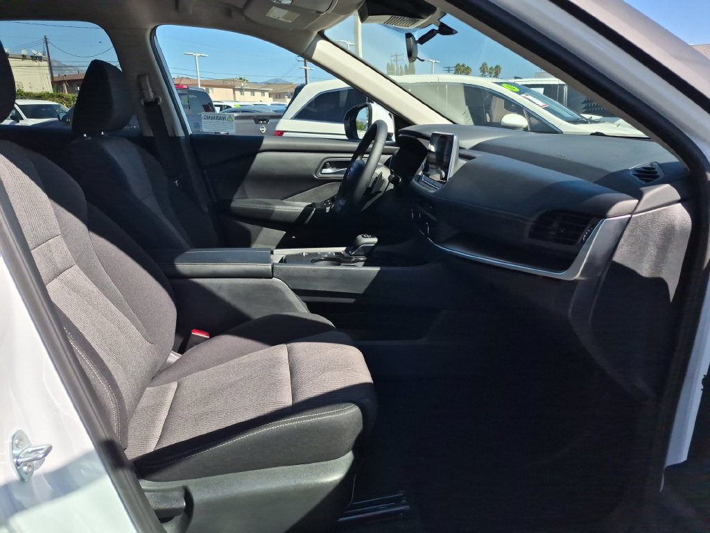 Certified 2026 Nissan Rogue SV FWD image 31