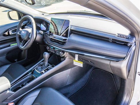 New 2026 Jeep Compass Latitude image 13