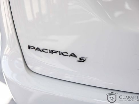 Used 2022 Chrysler Pacifica Touring-L w/ S Appearance Package FWD image 13