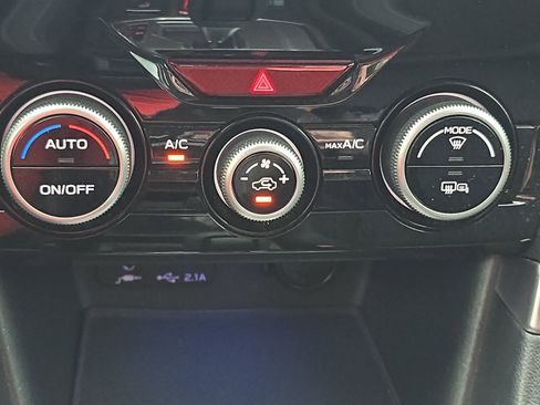 Used 2020 Subaru Forester Premium AWD/4WD image 24