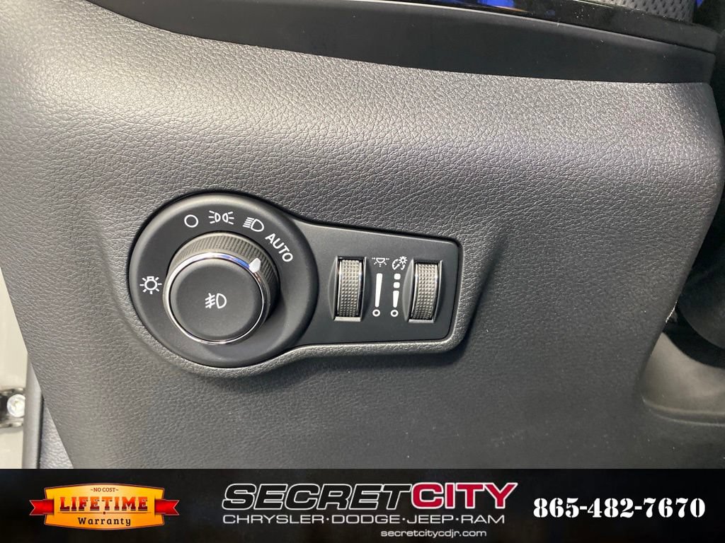 New 2026 Jeep Compass Trailhawk w/ Sun, Sound & Navigation Group AWD/4WD image 14