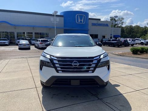 Used 2024 Nissan Rogue S FWD image 3