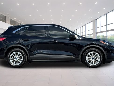 Used 2022 Ford Escape SE FWD image 3