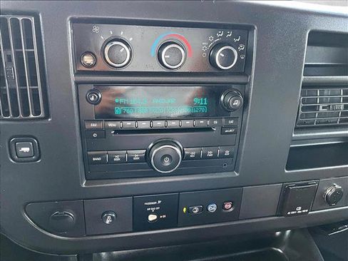 Used 2018 Chevrolet Express 2500 RWD image 23