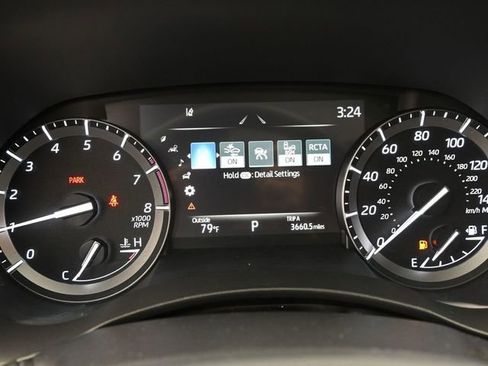 Used 2021 Toyota Highlander XLE AWD/4WD image 32