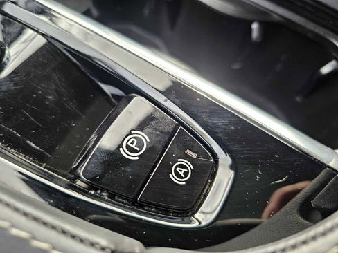 Certified 2024 Volvo XC90 B6 Ultimate w/ Protection Package Premier image 46